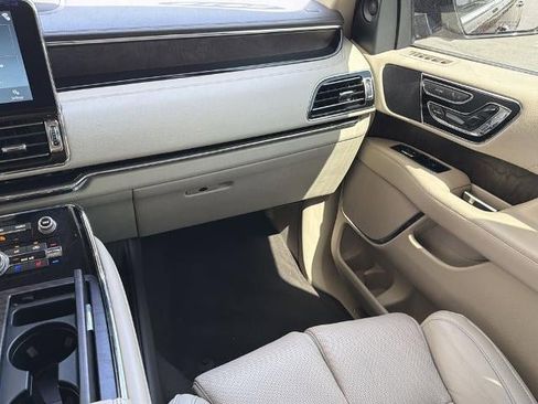 Used 2018 Lincoln Navigator Select w/ Technology Package RWD image 26