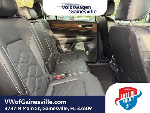 Certified 2025 Volkswagen Atlas SE image 9