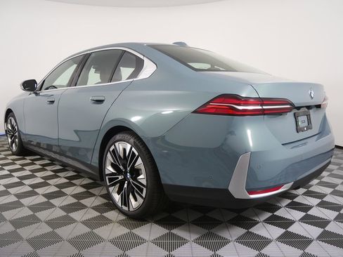 Certified 2025 BMW 530i image 5
