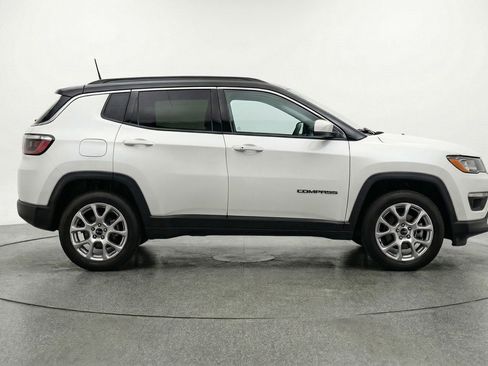Used 2025 Jeep Compass Limited image 11