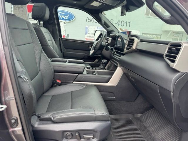 Used 2025 Toyota Tundra Limited w/ TRD Off-Road Package AWD/4WD image 31