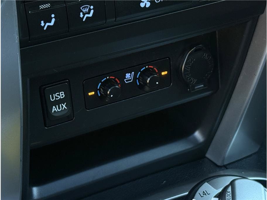 Used 2018 Toyota 4Runner Limited AWD/4WD image 18