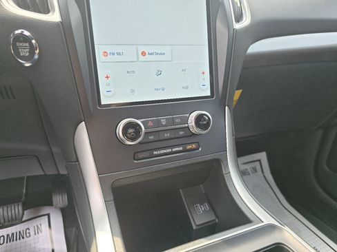 New 2024 Ford Edge SE w/ Black Appearance Package image 17