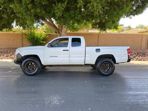 Used 2018 Toyota Tacoma SR RWD image 60