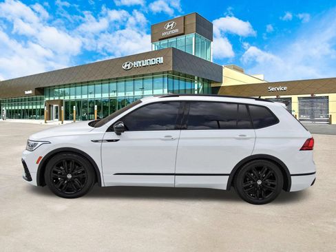 Used 2022 Volkswagen Tiguan SE R-Line FWD image 9