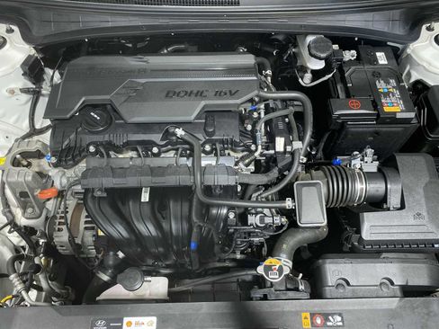 Used 2024 Hyundai Elantra SEL w/ Convenience Package image 9