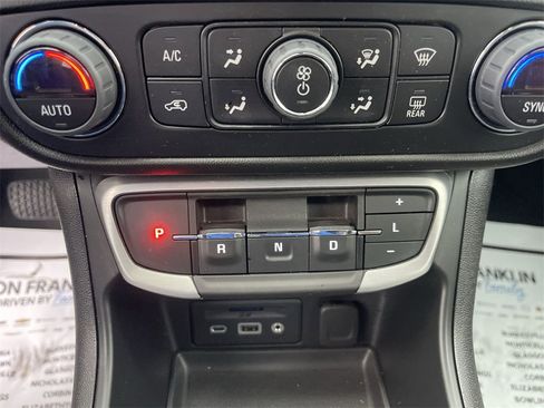 Used 2023 GMC Terrain SLT image 25