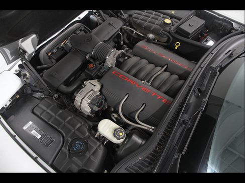 Used 1998 Chevrolet Corvette Coupe w/ Roof Pkg RWD image 18