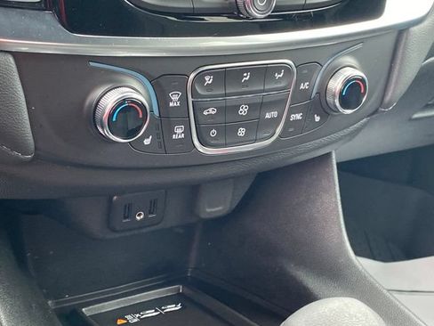 Certified 2023 Chevrolet Traverse LT FWD image 12