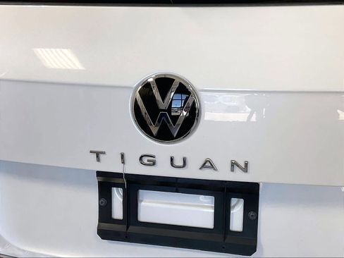 Used 2023 Volkswagen Tiguan SE AWD/4WD image 28