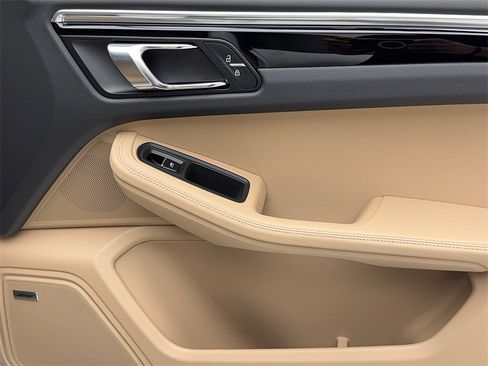 Used 2025 Porsche Macan Turbo image 46