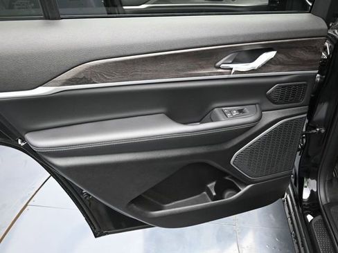 New 2026 Jeep Grand Cherokee L Limited AWD/4WD image 33