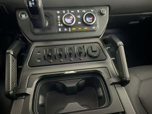 Used 2023 Land Rover Defender 110 S image 24