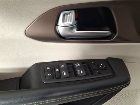 Used 2023 Chrysler Voyager LX FWD image 14