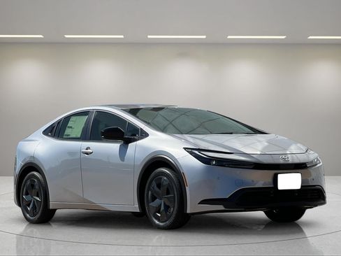 New 2026 Toyota Prius LE FWD image 8