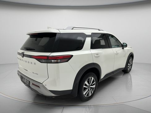 Used 2024 Nissan Pathfinder SL AWD/4WD image 5
