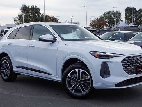 New 2025 Audi Q5 Premium image 3