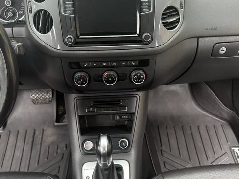 Used 2017 Volkswagen Tiguan S AWD/4WD image 30