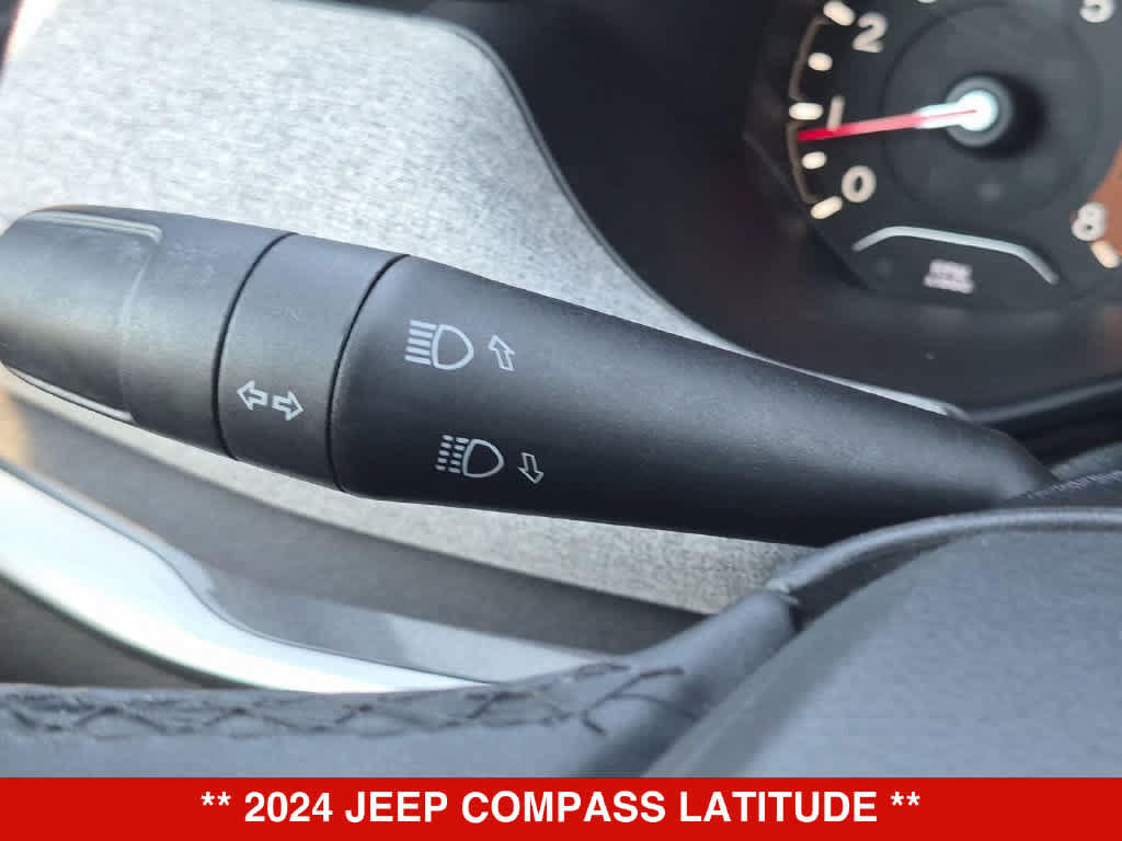 Used 2024 Jeep Compass Latitude AWD/4WD image 25