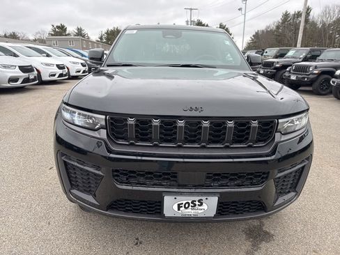 New 2026 Jeep Grand Cherokee Altitude image 8