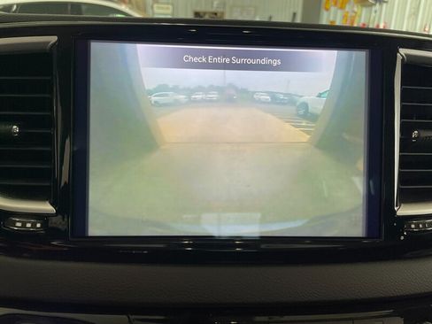 Used 2022 Chrysler Voyager LX FWD image 12