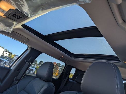 New 2025 Mitsubishi Outlander SE image 14