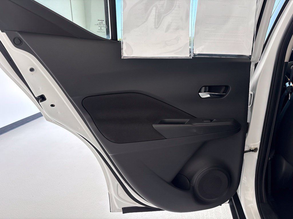 Used 2023 Nissan Kicks SV FWD image 27