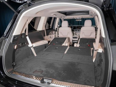 Used 2026 Mercedes-Benz GLS 450 4MATIC image 9