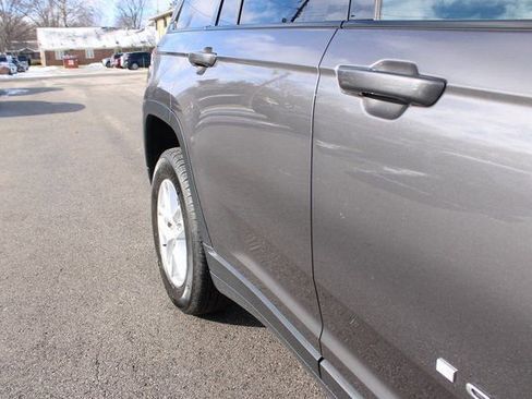 Used 2024 Jeep Grand Cherokee Laredo image 47