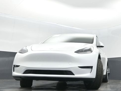 Used 2024 Tesla Model Y Long Range image 25