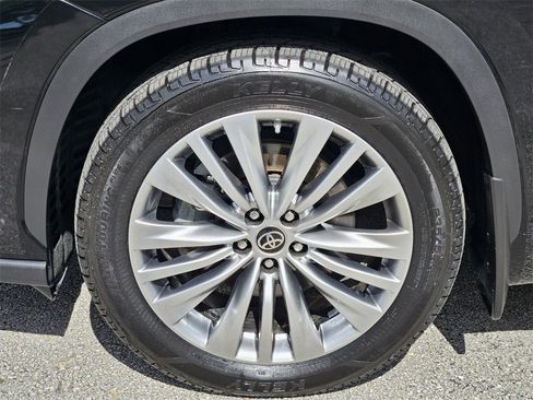 Used 2022 Toyota Highlander Platinum image 16