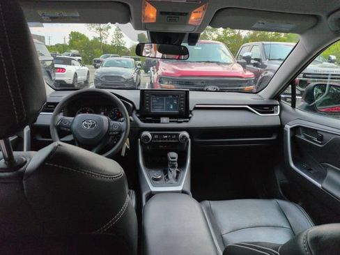 Used 2019 Toyota RAV4 LE w/ Carpet Mat Package AWD/4WD image 23