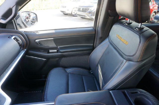 Used 2025 Ford Expedition Tremor AWD/4WD image 39
