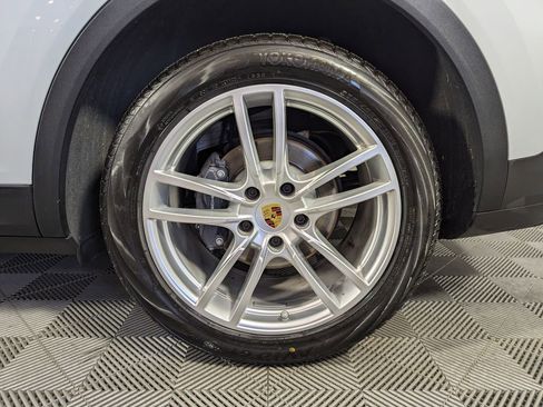 Used 2022 Porsche Cayenne AWD/4WD image 27