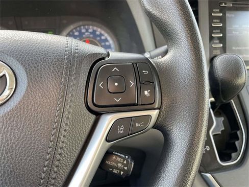 Used 2020 Toyota Sienna LE w/ LE Preferred Package image 26