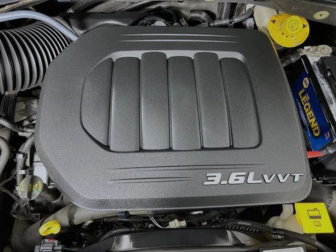 Used 2014 Chrysler Town & Country Touring image 31