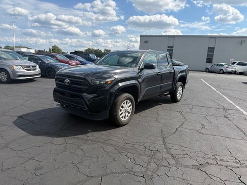 Certified 2025 Toyota Tacoma SR w/ SR Upgrade Package AWD/4WD image 2