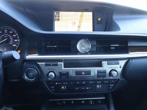 Used 2017 Lexus ES 350 w/ Ultra Luxury Package image 23