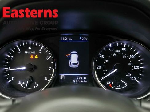 Used 2020 Nissan Rogue SV w/ Premium Package image 18