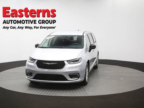 Used 2024 Chrysler Pacifica Touring-L FWD image 55