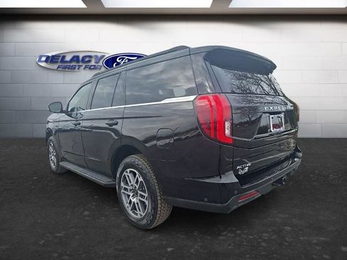 Used 2025 Ford Expedition Active image 3