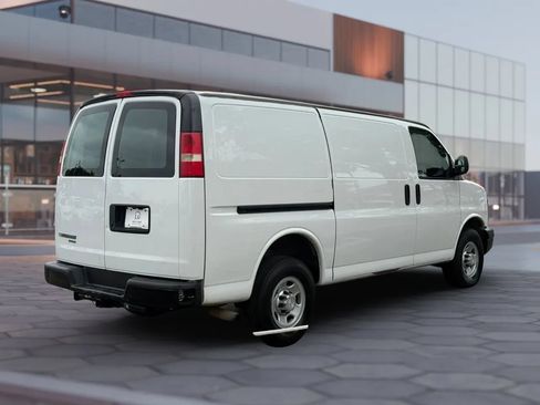 Used 2015 Chevrolet Express 2500 RWD image 6