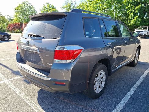 Used 2013 Toyota Highlander Plus AWD/4WD image 7