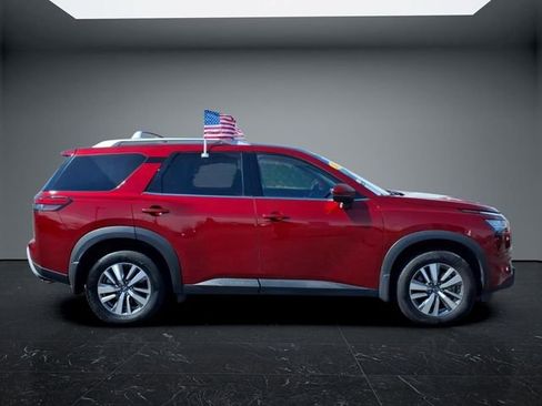 Used 2024 Nissan Pathfinder SL w/ Cargo Package AWD/4WD image 2
