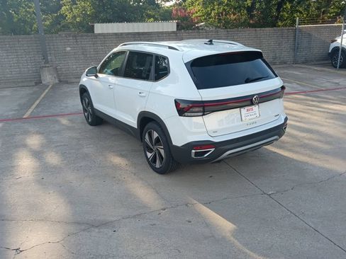 Used 2025 Volkswagen Taos SE AWD/4WD image 8