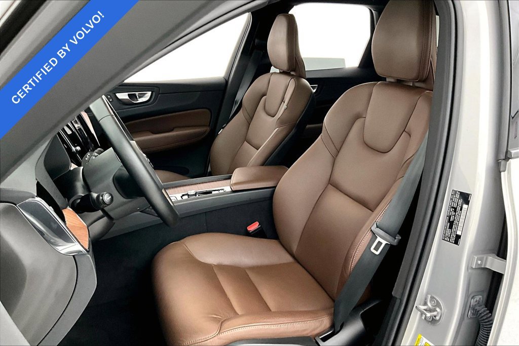 Used 2025 Volvo XC60 B5 Plus AWD/4WD image 34