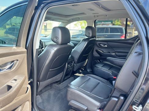 Used 2021 Chevrolet Traverse LT w/ LT Premium Package AWD/4WD image 13