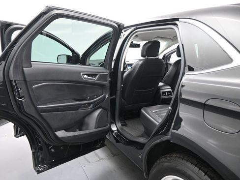 Used 2016 Ford Edge SEL image 16