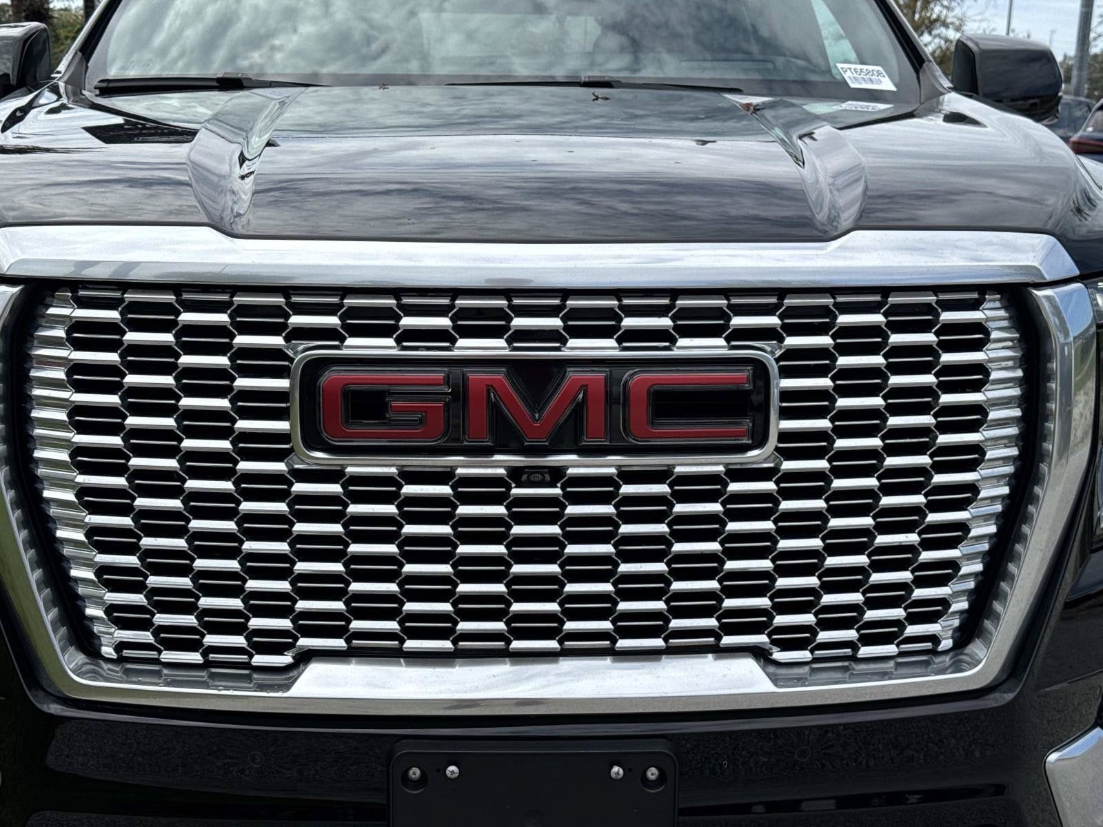 Used 2024 GMC Yukon Denali w/ Advanced Technology Package AWD/4WD image 8