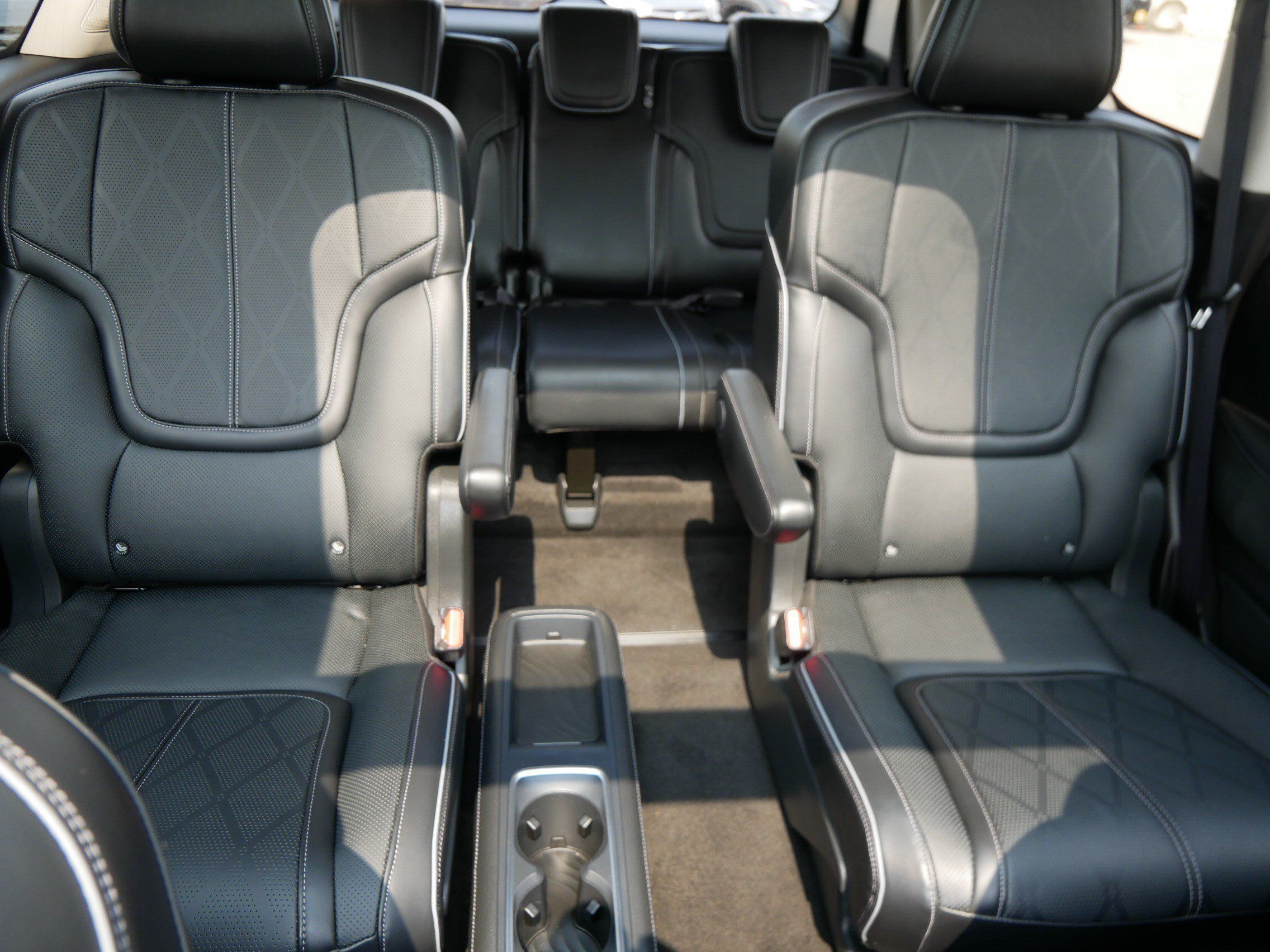 Used 2025 INFINITI QX80 Sensory AWD/4WD image 13